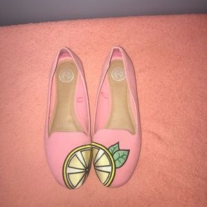 Coral with lemon flats